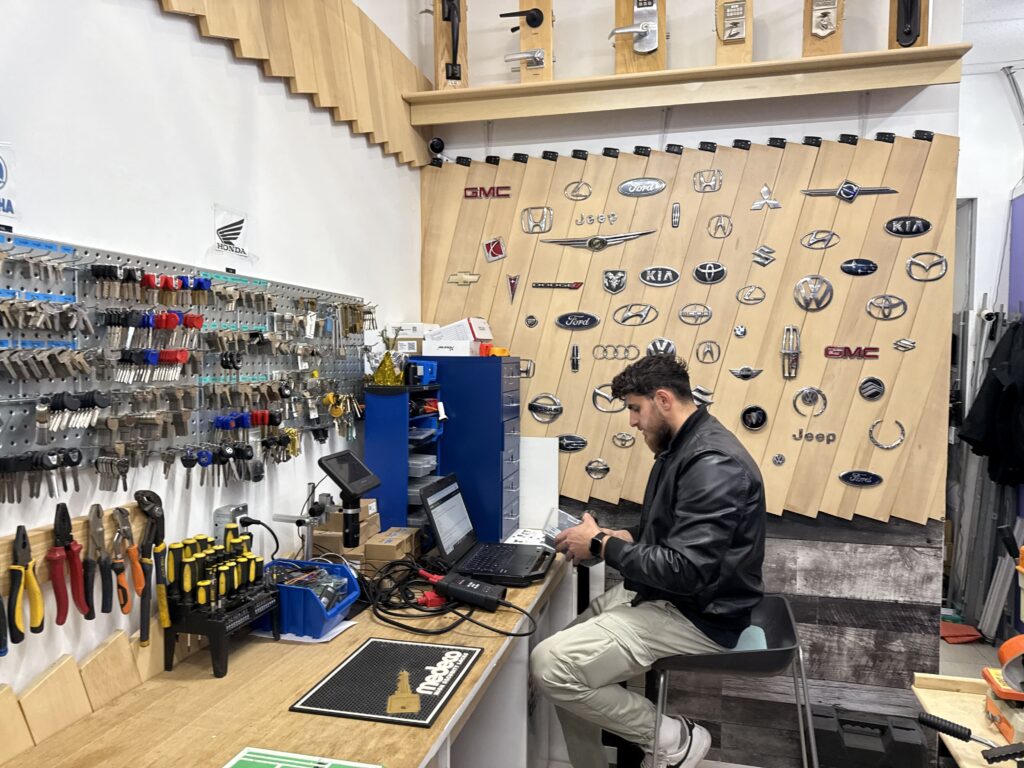 If Your Car Uses a Transponder or Chip Key, What Is the Right Way to ...